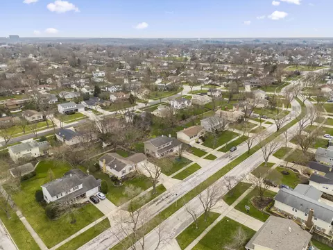 View/Area - 1967 Briarcliffe Blvd, Wheaton, IL 60189 photo 8 of 10