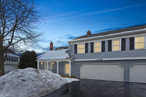 2 S748 Grove Ln, Warrenville, IL 60555
