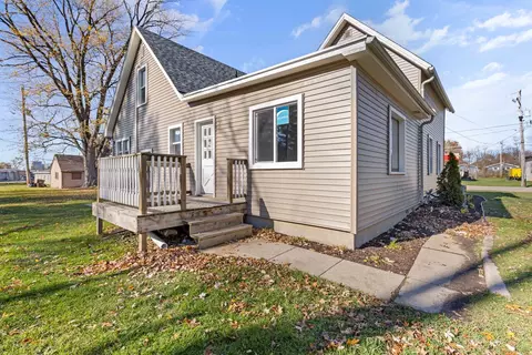 109 E Main St, Winnebago, IL 61088 photo 2