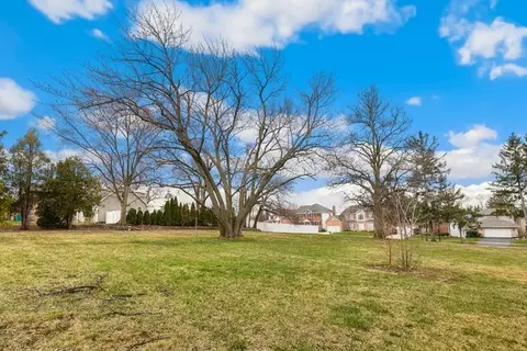 13 E 59th St # A, Westmont, IL 60559
