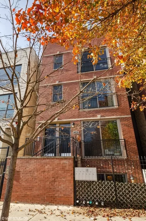 1440 N Wood St #1F, Chicago, IL 60622