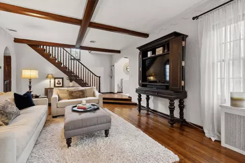 Living - 70 Warwick Rd, Winnetka, IL 60093 photo 2 of 3