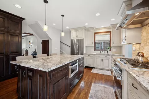 Kitchen - 70 Warwick Rd, Winnetka, IL 60093 photo 1 of 4