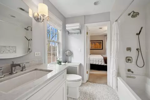 Bath - 70 Warwick Rd, Winnetka, IL 60093 photo 3 of 3