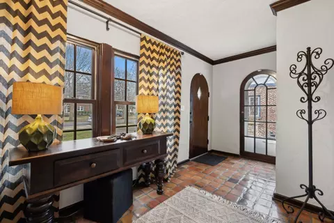 Entry Way - 70 Warwick Rd, Winnetka, IL 60093 photo 1 of 1