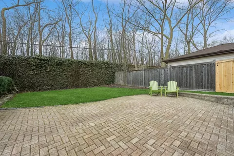 Exterior - 70 Warwick Rd, Winnetka, IL 60093 photo 8 of 9