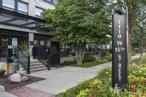1110 W 15th St #406, Chicago, IL 60608