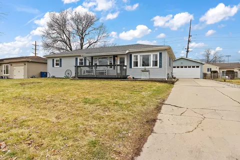 525 Evergreen Ln, Bradley, IL 60915