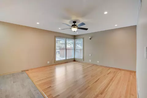 619 Maple Ct, Mount Prospect, IL 60056 photo 4