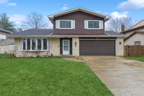 2005 E Kiowa Ln, Mount Prospect, IL 60056