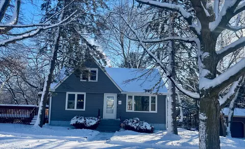 2815 Pleasant View Ave, Rockford, IL 61108