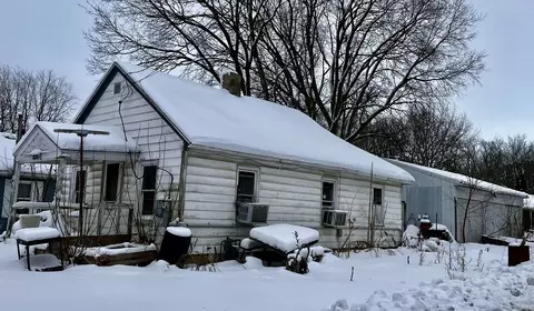 1820 W 9th St, Dixon, IL 61021