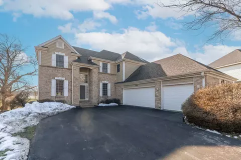 608 Long Cove Dr, Lake In The Hills, IL 60156