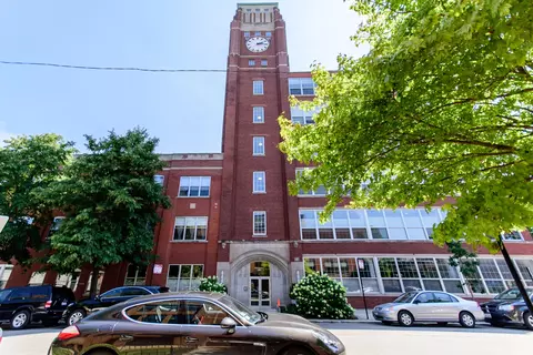 1801 W Larchmont Ave #101, Chicago, IL 60613
