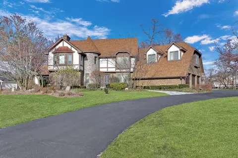 5660 River Park Dr, Libertyville, IL 60048