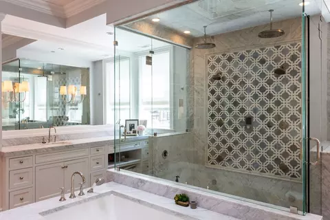 Bath - 105 E Bellevue Pl, Chicago, IL 60611 photo 2 of 2