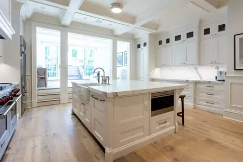 Kitchen - 105 E Bellevue Pl, Chicago, IL 60611 photo 1 of 3