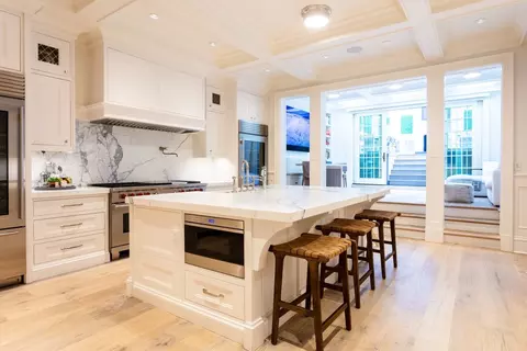Kitchen - 105 E Bellevue Pl, Chicago, IL 60611 photo 2 of 3