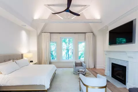 Bedroom - 105 E Bellevue Pl, Chicago, IL 60611 photo 1 of 1
