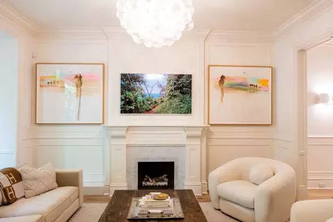Living - 105 E Bellevue Pl, Chicago, IL 60611 photo 3 of 4