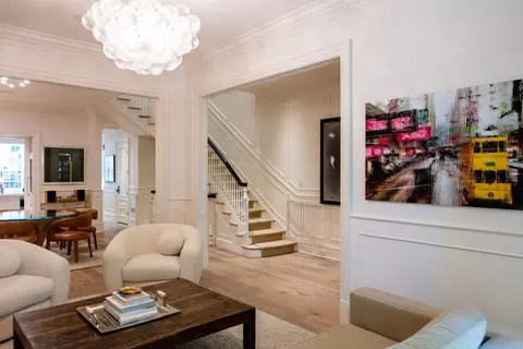 Living - 105 E Bellevue Pl, Chicago, IL 60611 photo 2 of 4