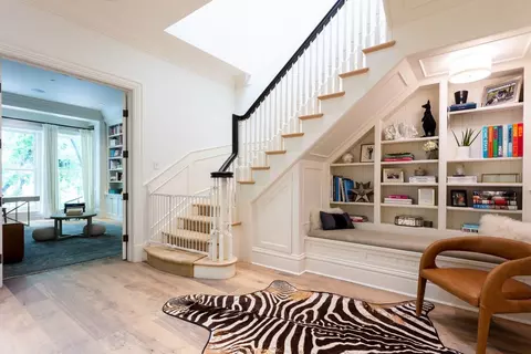 Entry Way - 105 E Bellevue Pl, Chicago, IL 60611 photo 2 of 2