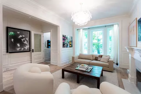 Living - 105 E Bellevue Pl, Chicago, IL 60611 photo 1 of 4