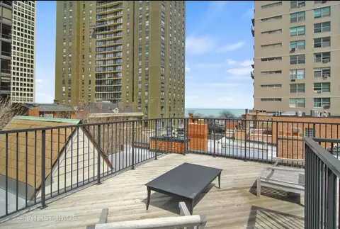 Exterior - 105 E Bellevue Pl, Chicago, IL 60611 photo 2 of 2