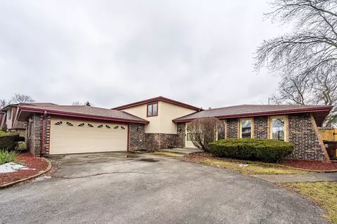 523 S Harper Ave, Glenwood, IL 60425