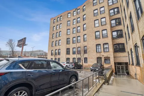 525 N Halsted St #400, Chicago, IL 60642