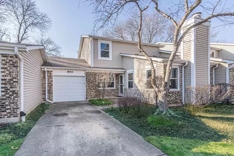 890 Colony Lake Dr, Schaumburg, IL 60194