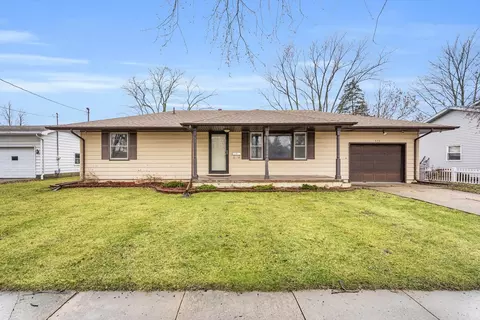 414 S Maple St, Gilman, IL 60938 photo 2