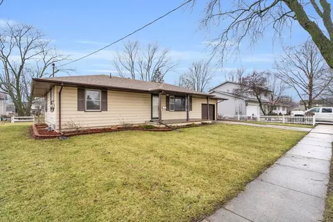 414 S Maple St, Gilman, IL 60938