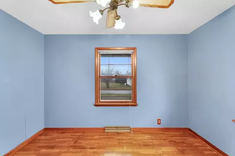414 S Maple St, Gilman, IL 60938 photo 16