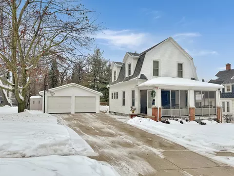 30 N Mernitz Ave, Freeport, IL 61032