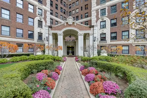 5555 S Everett Ave #C8, Chicago, IL 60637
