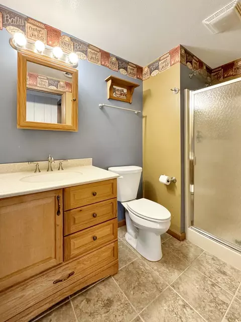 Bath - 2262 Breckenboro Dr, Davis, IL 61019 photo 4 of 4