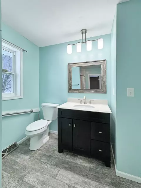 Bath - 2262 Breckenboro Dr, Davis, IL 61019 photo 1 of 4