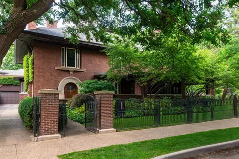 826 W Hutchinson St, Chicago, IL 60613