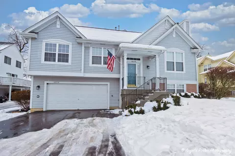 18554 W Sterling Ct W, Grayslake, IL 60030