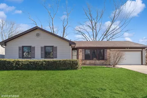2024 Springside Dr, Naperville, IL 60565