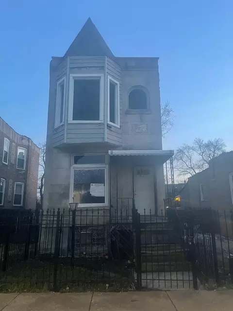 3913 W Polk St, Chicago, IL 60624