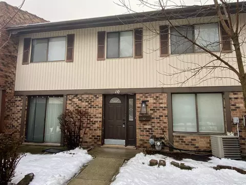 10 Tower Ct #10, Downers Grove, IL 60516