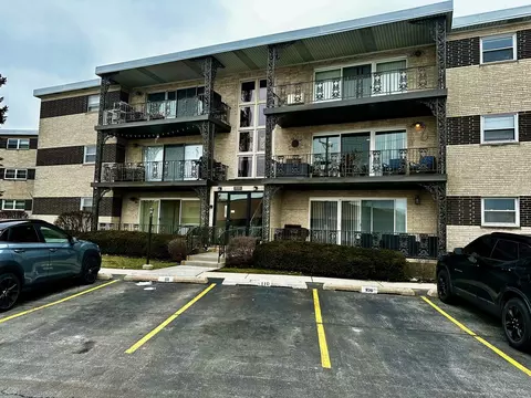 905 8th Ave #10, La Grange, IL 60525
