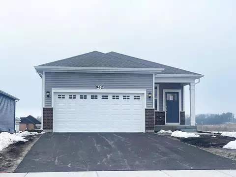 940 Savannah Ln, Algonquin, IL 60102