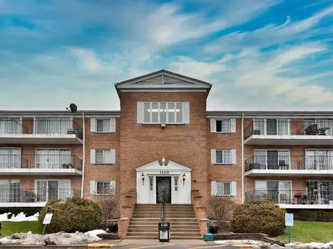 1110 N Farnsworth Ave #304, Aurora, IL 60505