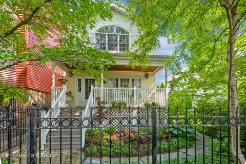 1844 W Wellington Ave, Chicago, IL 60657