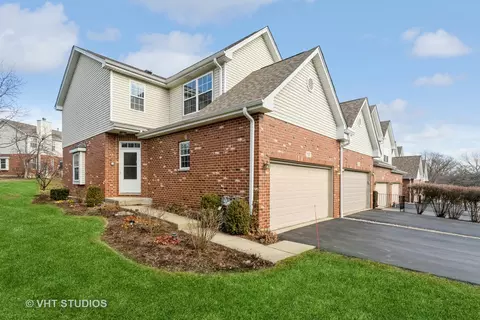 557 Goodwin Dr, Bolingbrook, IL 60440