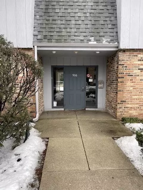 906 E Old Willow Rd #101, Prospect Heights, IL 60070