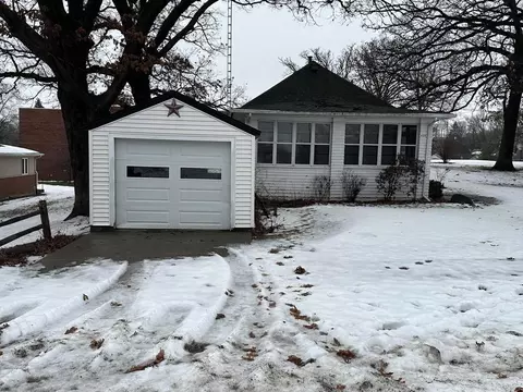 405 E 2nd St, Spring Valley, IL 61362 photo 9